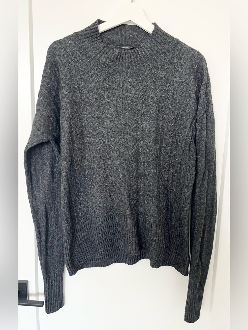 Sherpa Adventure Gear Charcoal Gray Cable Knit Pullover Sweater Merino Wool L